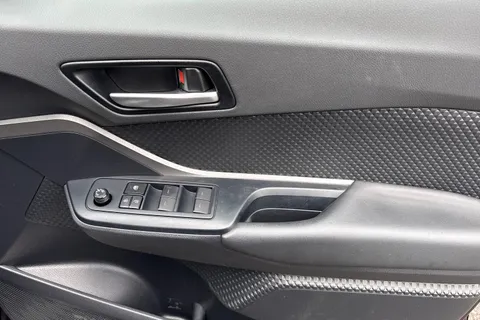 FL23LKJ Toyota C-Hr 1.8 VVT-h Icon CVT Euro 6 (s/s) 5dr Thumbnail #22