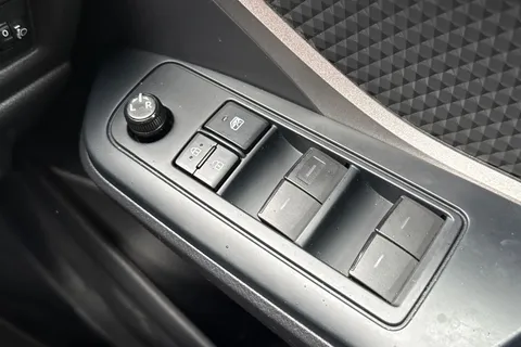 FL23LKJ Toyota C-Hr 1.8 VVT-h Icon CVT Euro 6 (s/s) 5dr Thumbnail #36