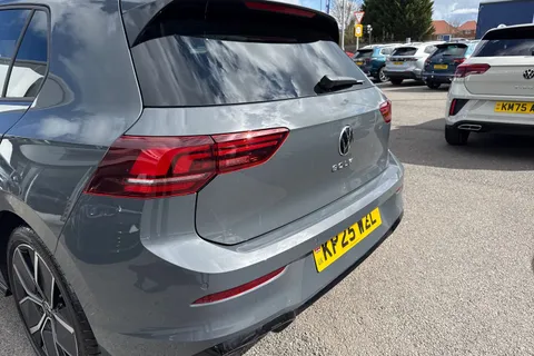 KP25WZL Volkswagen Golf 1.5 TSI 150 R-Line ⭐Tilting and sliding panoramic sunroof,  18' 'Leeds' All Thumbnail #9