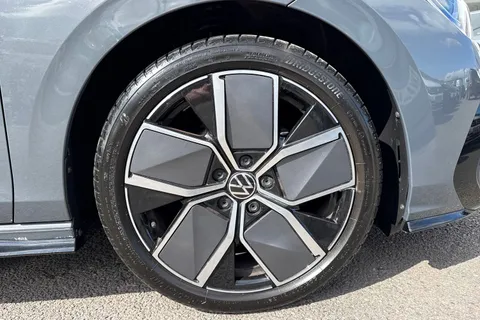 KP25WZL Volkswagen Golf 1.5 TSI 150 R-Line ⭐Tilting and sliding panoramic sunroof,  18' 'Leeds' All Thumbnail #11