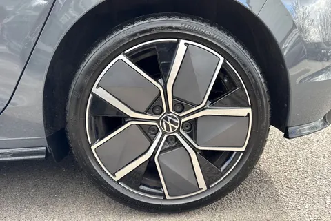 KP25WZL Volkswagen Golf 1.5 TSI 150 R-Line ⭐Tilting and sliding panoramic sunroof,  18' 'Leeds' All Thumbnail #12