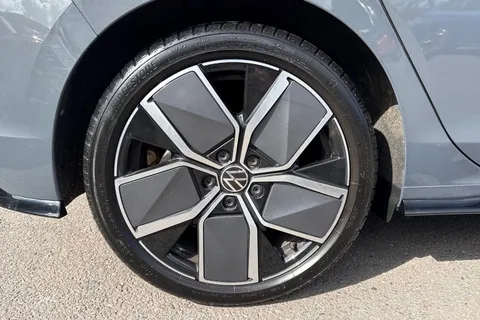 KP25WZL Volkswagen Golf 1.5 TSI 150 R-Line ⭐Tilting and sliding panoramic sunroof,  18' 'Leeds' All Thumbnail #14