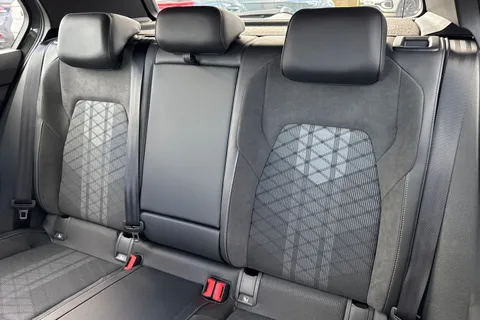 KP25WZL Volkswagen Golf 1.5 TSI 150 R-Line ⭐Tilting and sliding panoramic sunroof,  18' 'Leeds' All Thumbnail #20