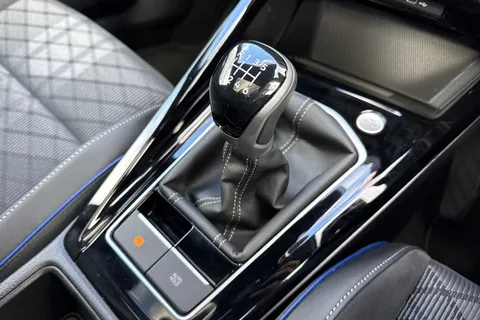 KP25WZL Volkswagen Golf 1.5 TSI 150 R-Line ⭐Tilting and sliding panoramic sunroof,  18' 'Leeds' All Thumbnail #24