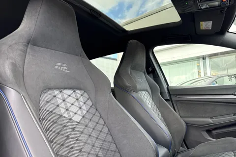 KP25WZL Volkswagen Golf 1.5 TSI 150 R-Line ⭐Tilting and sliding panoramic sunroof,  18' 'Leeds' All Thumbnail #25