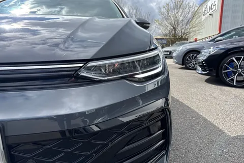 KP25WZL Volkswagen Golf 1.5 TSI 150 R-Line ⭐Tilting and sliding panoramic sunroof,  18' 'Leeds' All Thumbnail #31