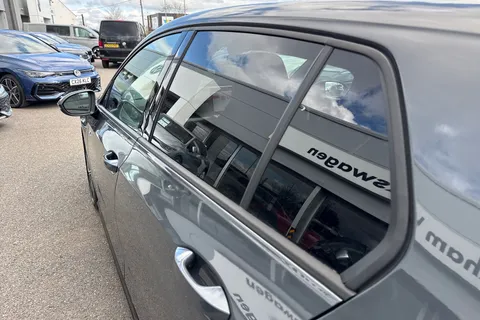 KP25WZL Volkswagen Golf 1.5 TSI 150 R-Line ⭐Tilting and sliding panoramic sunroof,  18' 'Leeds' All Thumbnail #33