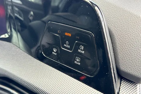 KP25WZL Volkswagen Golf 1.5 TSI 150 R-Line ⭐Tilting and sliding panoramic sunroof,  18' 'Leeds' All Thumbnail #38