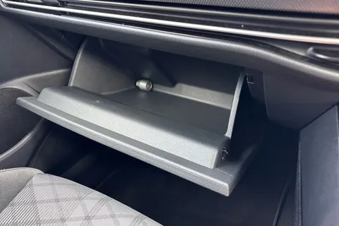 KP25WZL Volkswagen Golf 1.5 TSI 150 R-Line ⭐Tilting and sliding panoramic sunroof,  18' 'Leeds' All Thumbnail #43