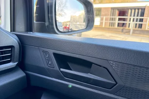 CA70DDY Volkswagen Caddy 2.0 TDI 102PS Commerce Pro Van [Tech Pack] Thumbnail #21