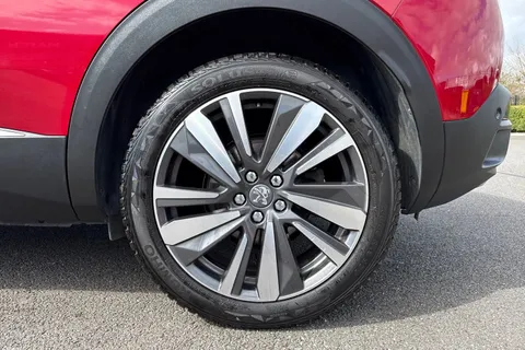 13 of 67 for PEUGEOT 3008 1.2 PureTech GT Line Euro 6 (s/s) 5dr