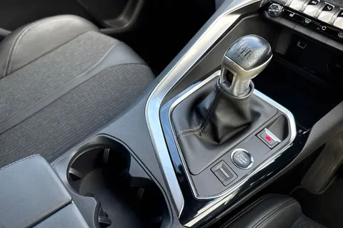 23 of 67 for PEUGEOT 3008 1.2 PureTech GT Line Euro 6 (s/s) 5dr