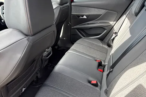 32 of 67 for PEUGEOT 3008 1.2 PureTech GT Line Euro 6 (s/s) 5dr