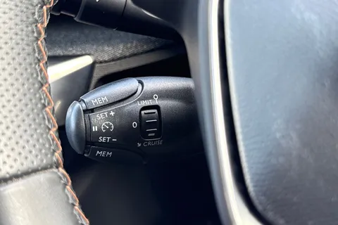 40 of 67 for PEUGEOT 3008 1.2 PureTech GT Line Euro 6 (s/s) 5dr