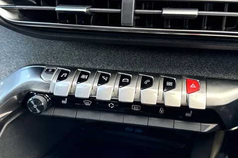 56 of 67 for PEUGEOT 3008 1.2 PureTech GT Line Euro 6 (s/s) 5dr