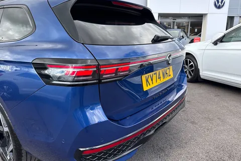KY74WKZ Volkswagen Passat 1.5 TSI eHybrid 204PS R-Line 5dr DSG Thumbnail #9