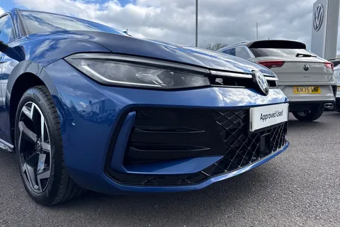 KY74WKZ Volkswagen Passat 1.5 TSI eHybrid 204PS R-Line 5dr DSG Thumbnail #10