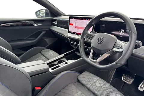 KY74WKZ Volkswagen Passat 1.5 TSI eHybrid 204PS R-Line 5dr DSG Thumbnail #15