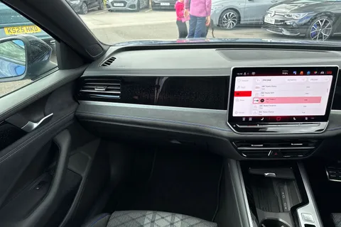 KY74WKZ Volkswagen Passat 1.5 TSI eHybrid 204PS R-Line 5dr DSG Thumbnail #21