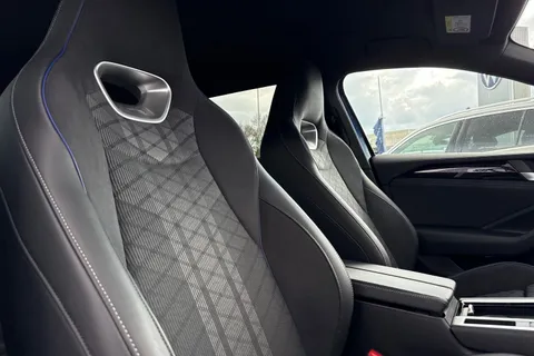 KY74WKZ Volkswagen Passat 1.5 TSI eHybrid 204PS R-Line 5dr DSG Thumbnail #25