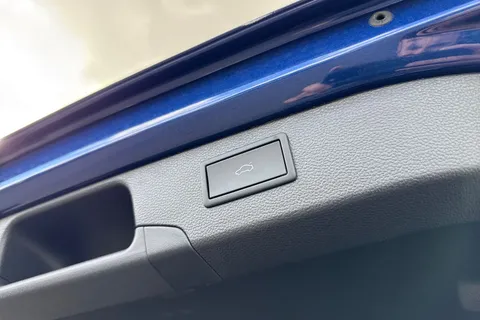 KY74WKZ Volkswagen Passat 1.5 TSI eHybrid 204PS R-Line 5dr DSG Thumbnail #29