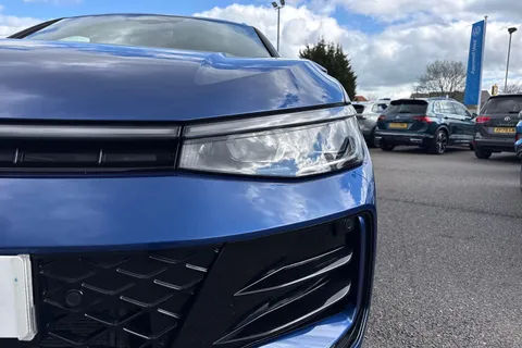 KY74WKZ Volkswagen Passat 1.5 TSI eHybrid 204PS R-Line 5dr DSG Thumbnail #34