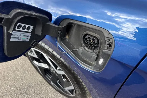 KY74WKZ Volkswagen Passat 1.5 TSI eHybrid 204PS R-Line 5dr DSG Thumbnail #35