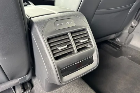 KY74WKZ Volkswagen Passat 1.5 TSI eHybrid 204PS R-Line 5dr DSG Thumbnail #40