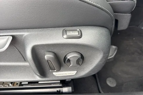 KY74WKZ Volkswagen Passat 1.5 TSI eHybrid 204PS R-Line 5dr DSG Thumbnail #42