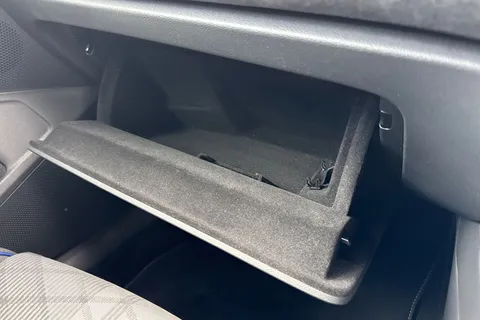 KY74WKZ Volkswagen Passat 1.5 TSI eHybrid 204PS R-Line 5dr DSG Thumbnail #48