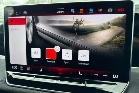 KY74WKZ Volkswagen Passat 1.5 TSI eHybrid 204PS R-Line 5dr DSG Thumbnail #52