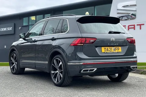 DA21WFP Volkswagen Tiguan 2.0 TDI R-Line DSG Euro 6 (s/s) 5dr Thumbnail #3