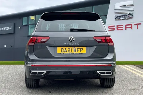 DA21WFP Volkswagen Tiguan 2.0 TDI R-Line DSG Euro 6 (s/s) 5dr Thumbnail #5