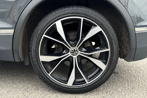 DA21WFP Volkswagen Tiguan 2.0 TDI R-Line DSG Euro 6 (s/s) 5dr Thumbnail #12