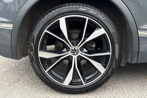 DA21WFP Volkswagen Tiguan 2.0 TDI R-Line DSG Euro 6 (s/s) 5dr Thumbnail #13