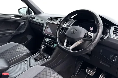 DA21WFP Volkswagen Tiguan 2.0 TDI R-Line DSG Euro 6 (s/s) 5dr Thumbnail #15