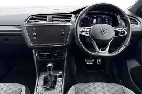 DA21WFP Volkswagen Tiguan 2.0 TDI R-Line DSG Euro 6 (s/s) 5dr Thumbnail #19