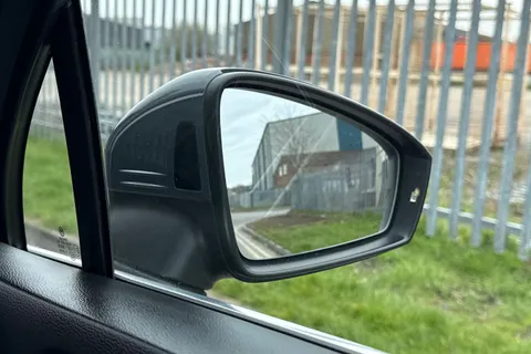 DA21WFP Volkswagen Tiguan 2.0 TDI R-Line DSG Euro 6 (s/s) 5dr Thumbnail #22