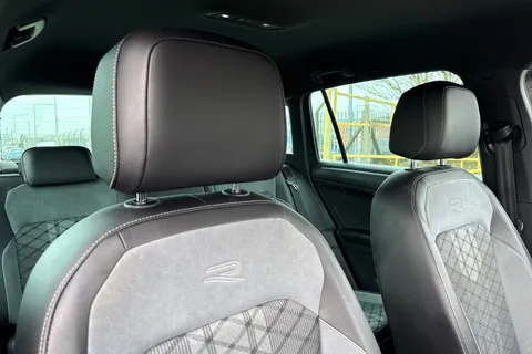 DA21WFP Volkswagen Tiguan 2.0 TDI R-Line DSG Euro 6 (s/s) 5dr Thumbnail #25