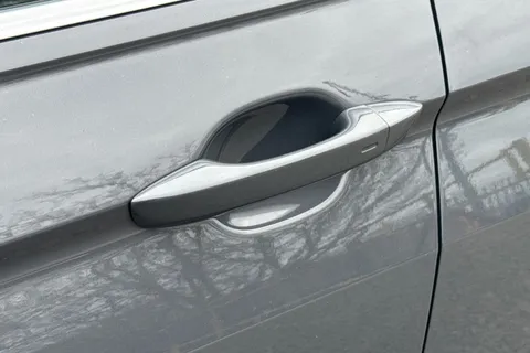 DA21WFP Volkswagen Tiguan 2.0 TDI R-Line DSG Euro 6 (s/s) 5dr Thumbnail #30