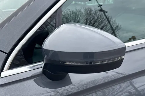 DA21WFP Volkswagen Tiguan 2.0 TDI R-Line DSG Euro 6 (s/s) 5dr Thumbnail #31