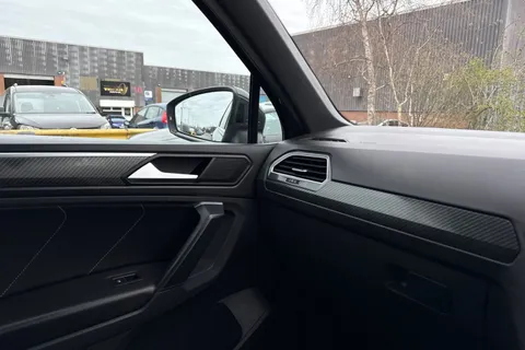 DA21WFP Volkswagen Tiguan 2.0 TDI R-Line DSG Euro 6 (s/s) 5dr Thumbnail #34