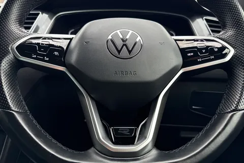 DA21WFP Volkswagen Tiguan 2.0 TDI R-Line DSG Euro 6 (s/s) 5dr Thumbnail #35