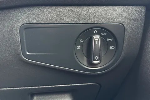 DA21WFP Volkswagen Tiguan 2.0 TDI R-Line DSG Euro 6 (s/s) 5dr Thumbnail #38