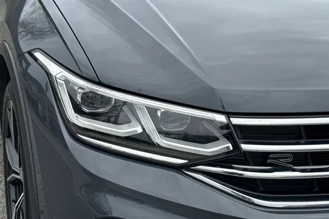DA21WFP Volkswagen Tiguan 2.0 TDI R-Line DSG Euro 6 (s/s) 5dr Thumbnail #39
