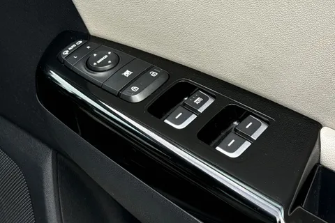 GK18RUY Kia Sportage 1.6 T-GDi GT-Line S DCT AWD Euro 6 5dr Thumbnail #22