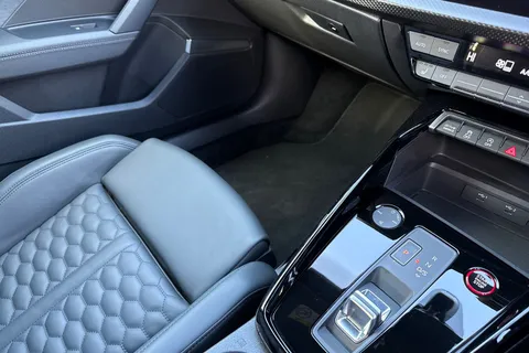 20 of 58 for Audi RS 3 RS 3 Sportback Carbon Black 400 PS S tronic