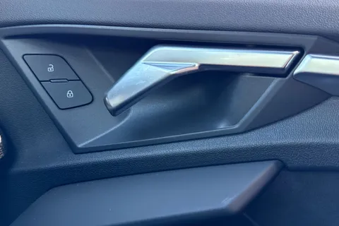 21 of 58 for Audi RS 3 RS 3 Sportback Carbon Black 400 PS S tronic