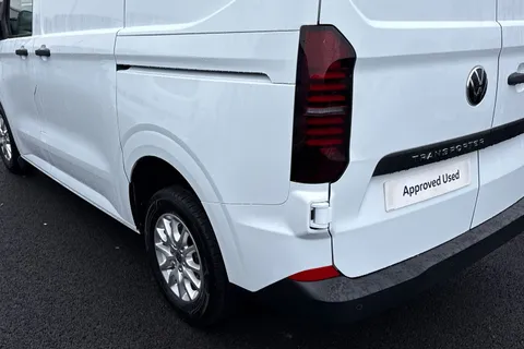 MF26ETO Volkswagen Transporter 2.0 TDI 110 Commerce Van Thumbnail #16