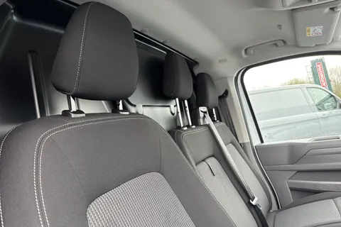 MF26ETO Volkswagen Transporter 2.0 TDI 110 Commerce Van Thumbnail #21